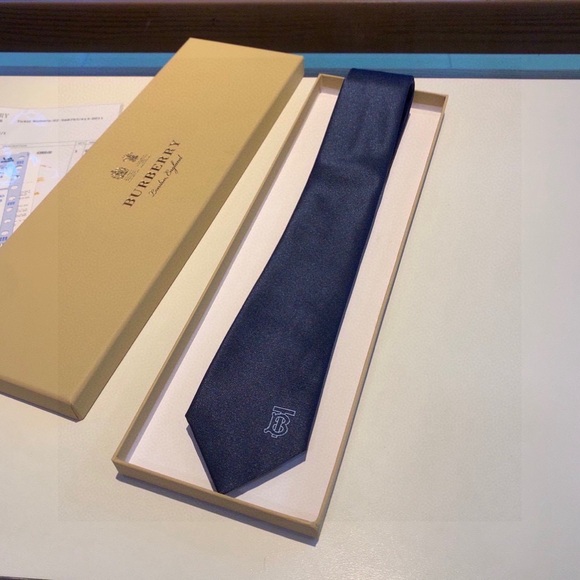 Brand new Burberry tie - Picture 1 of 7